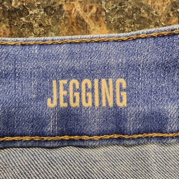 SO | Medium Wash Jegging (Pics make item look brighter blue than they are) - Picture 11 of 12
